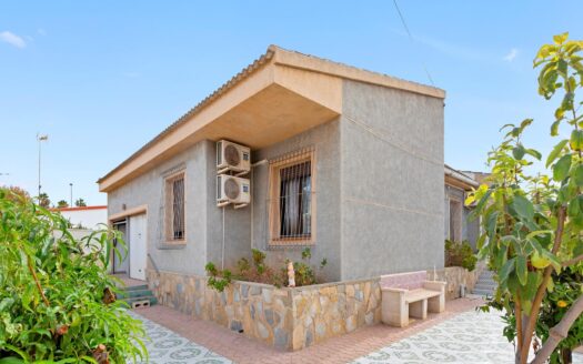 Villa à Nueva Torrevieja, Torrevieja | EE6733