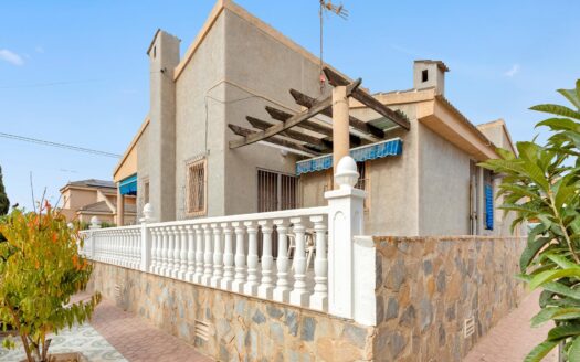 Villa à Nueva Torrevieja, Torrevieja | EE6733