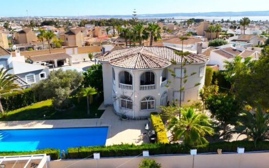 Villa en Torrevieja | La Siesta | 8800