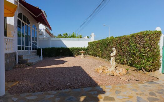 Villa in Torrevieja | EE10229