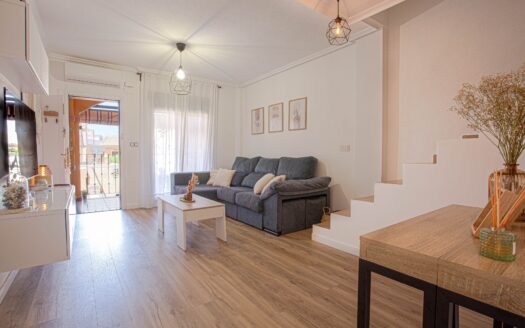 Villa in Torrevieja | EE9405
