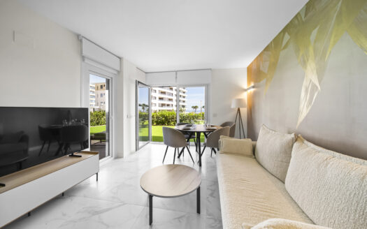 Apartment in Punta Prima, Torrevieja | EE10401