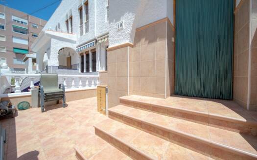 Townhouse in La Mata – EE7990