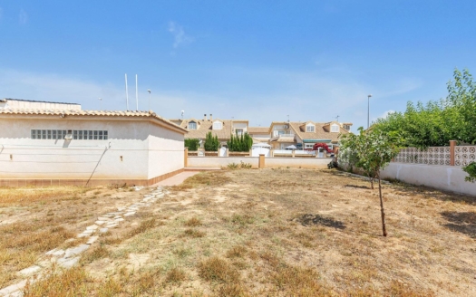 Villa en Pilar de la Horadada – EE8114