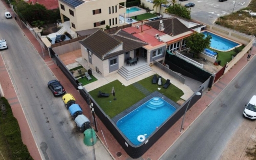 Villa à Torrevieja – EE8797