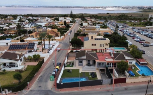 Villa à Torrevieja – EE8797