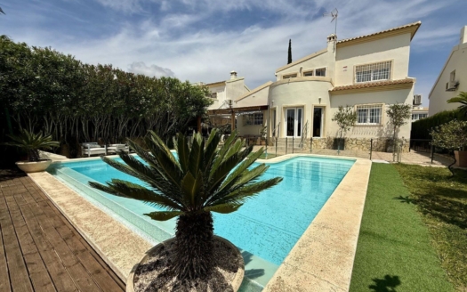 Villa en Orihuela Costa – EE8882