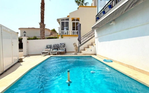 Villa à Orihuela Costa – EE8437