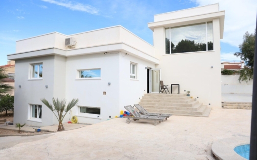 Villa en Ciudad Quesada – EE8302