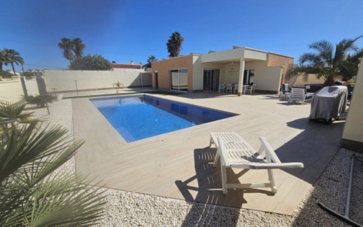 Villa à Torrevieja – EE8940