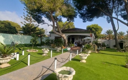 Villa à Orihuela Costa – EE8928