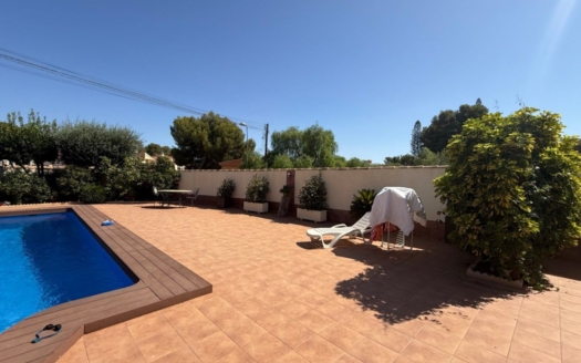 Villa en Torrevieja – EE8605