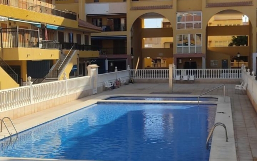 Casa de Pueblo en Torrevieja – EE8499