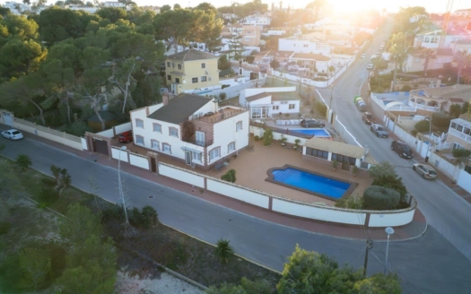 Villa en Torrevieja – EE10357