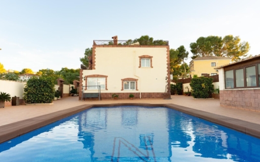 Villa en Torrevieja – EE10357