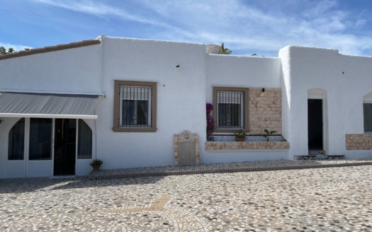 Villa en Ciudad Quesada – EE8265