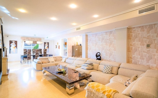 Villa à Torrevieja – EE9669