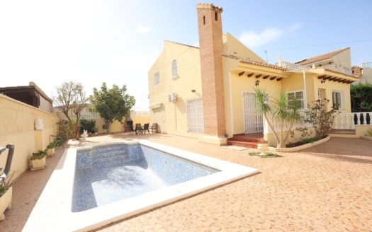 Villa en Orihuela Costa – EE8435