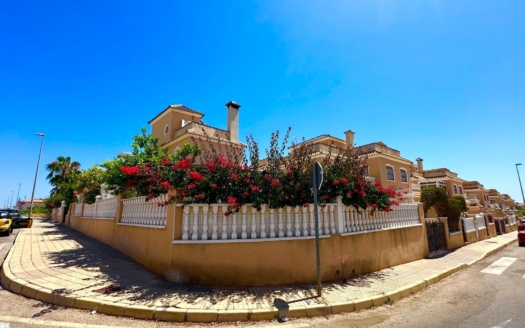 Villa en Orihuela Costa – EE8632
