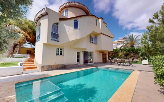 Villa en Orihuela Costa – EE8713