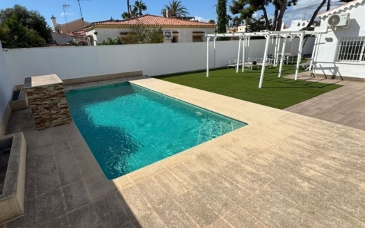 Villa en Torrevieja – EE9123