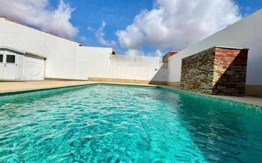 Villa en Torrevieja – EE9123