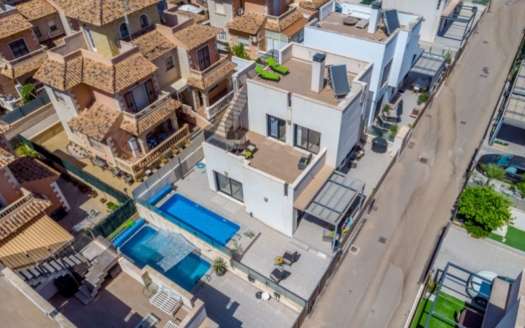 Villa en Torrevieja – EE10817