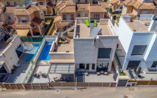 Villa en Torrevieja – EE10817