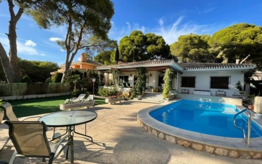 Villa en Campoamor – EE8933