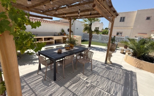 Villa en Torrevieja – EE8521