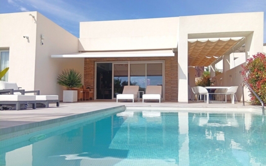 Villa en Algorfa – EE8019
