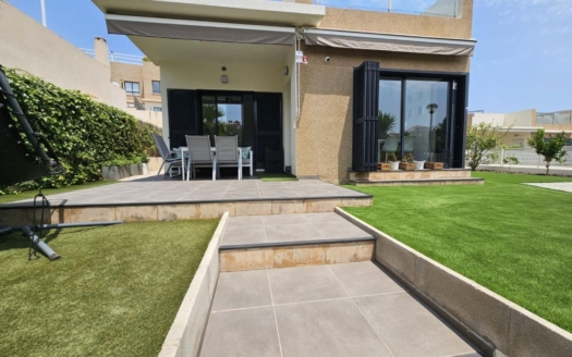 Villa en Orihuela Costa – EE8694