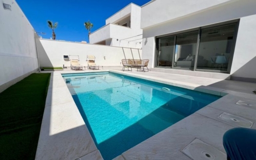 Villa à Orihuela Costa – EE8272