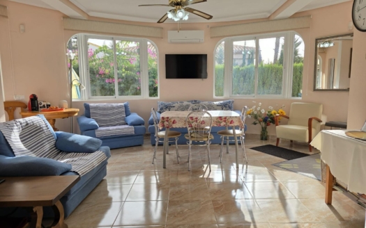 Villa en Orihuela Costa – EE8304