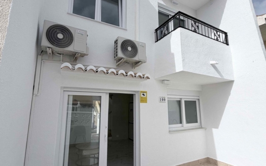 Casa adosada en Torrevieja – EE10425