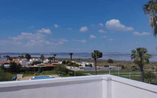 Villa en Torrevieja – EE9036