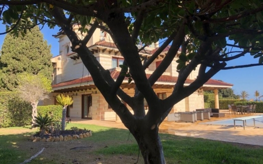 Villa en Orihuela Costa – EE8927