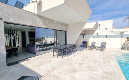 Villa à Ciudad Quesada – EE8259