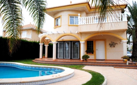 Villa en La Zenia – EE9039
