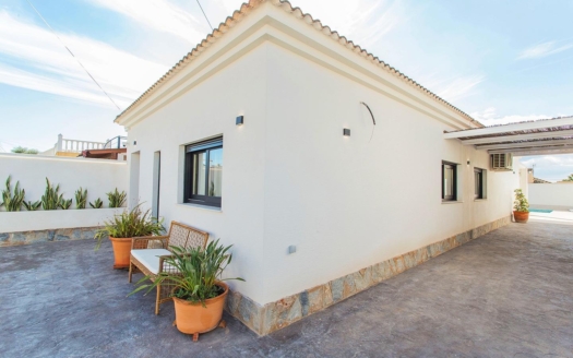 Town House i Torrevieja – EE8983