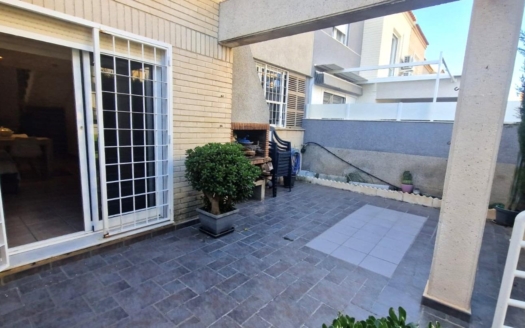 Casa adosada en Torrevieja – EE10677