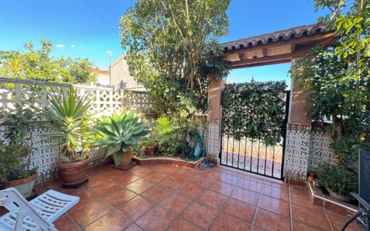 Casa adosada en Torrevieja – EE10619