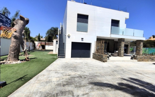 Villa en Cabo Roig – EE9745