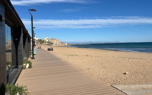 Town House en Torrevieja – EE8584