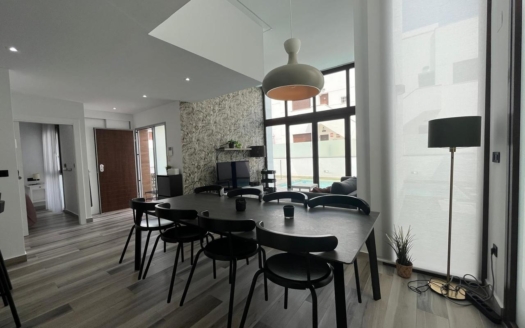 Villa en Los Balcones – EE9712