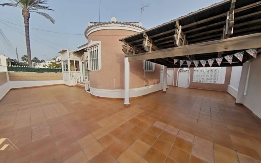 Villa en Torrevieja – EE8320