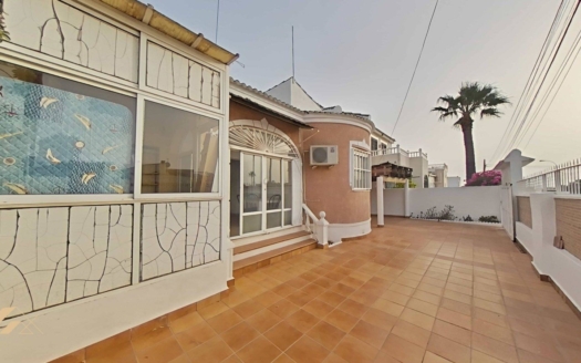 Villa en Torrevieja – EE8320
