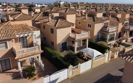 Villa en Orihuela Costa – EE8936
