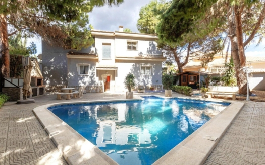 Villa en Ciudad Quesada – EE8456