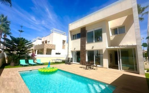 Villa en Torrevieja – EE9051